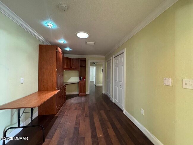 Building Photo - 190 Hidden Hills Dr