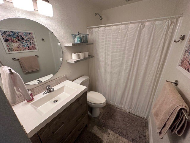 Building Photo - 7112 N Richmond Ave