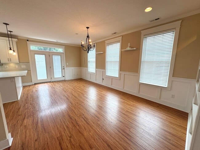 Building Photo - BEACH HOME! 4/4.5 with 3 car garage