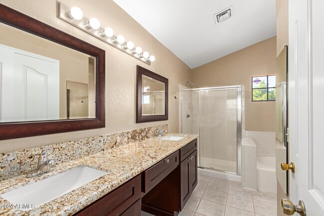 Building Photo - 4453 E Wildwood Dr