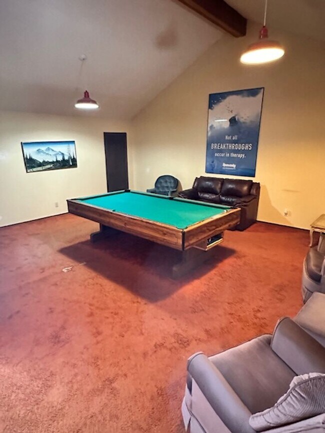 Building Photo - True Skier's Condo! Available for a Season...