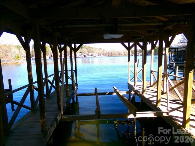 Building Photo - 869 Emerald Shores Rd