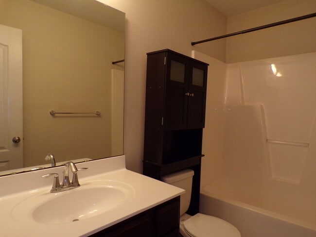 Building Photo - Two Bedroom Townhome located in the Burroughs in Carolina Plantations