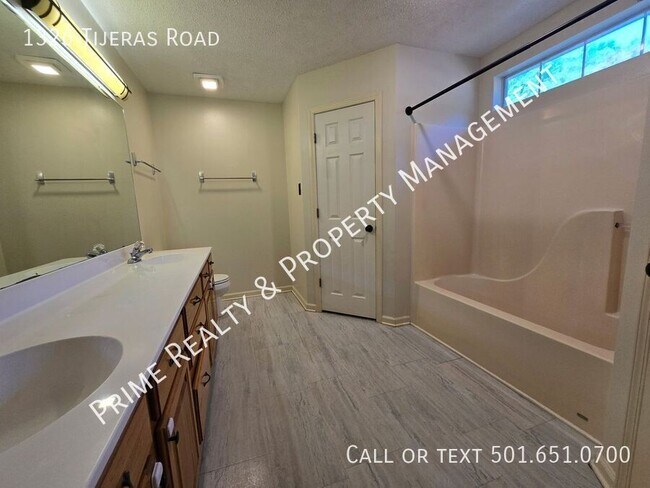 Building Photo - 1326 Tijeras Rd