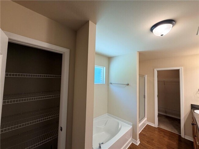 Building Photo - 9646 Estate Dr
