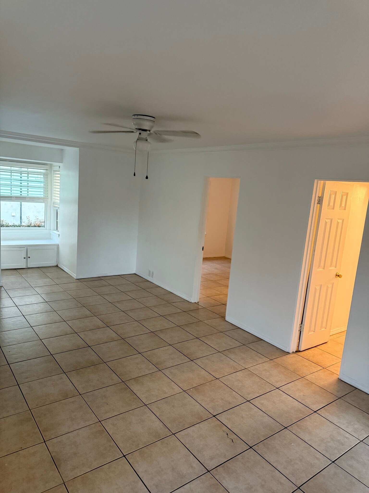 livingroom - 1918 E 1st St