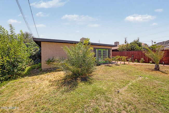 Building Photo - 1221 E Mescal St