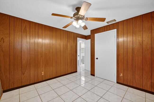 Building Photo - 501 Emil Ave