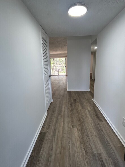 01_Foyer - 1208 Bush River Rd