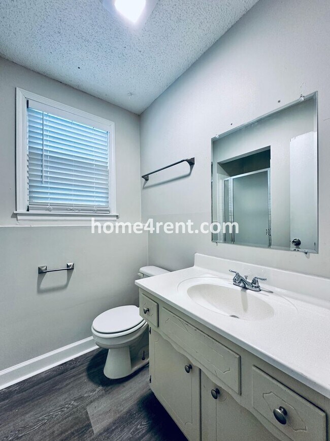 Building Photo - A Lovely Four Bedroom Home in Lenexa w/ Wood Floors, Finished Basement and a Fenced Yard!