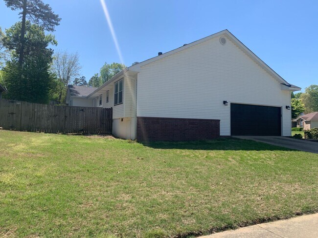 Building Photo - 1 Summer Ridge Ct