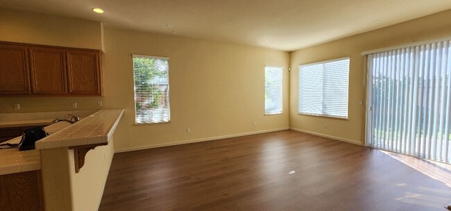 Building Photo - Beautiful Ideal Family Home: 3 Bedrooms, 2...