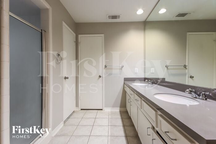 Building Photo - 4014 Cedar Forest Dr