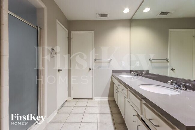 Building Photo - 4014 Cedar Forest Dr