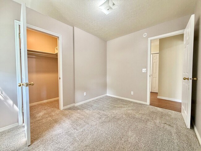 Building Photo - 2455 E 3700 N
