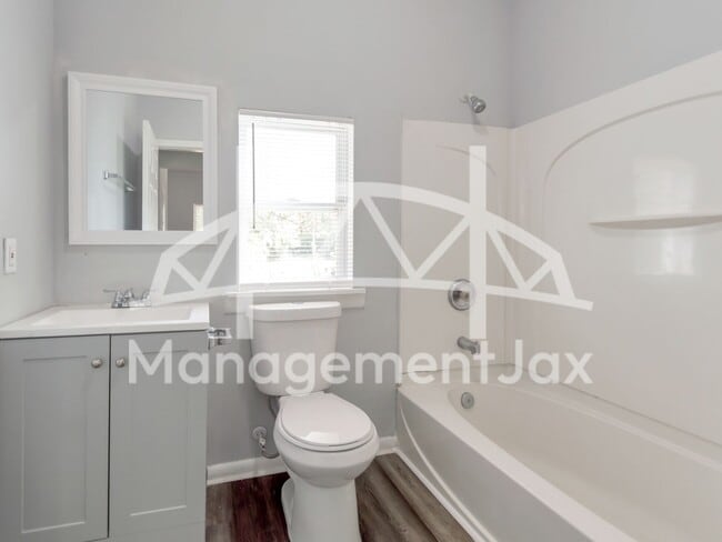 Building Photo - 1165 Hart St