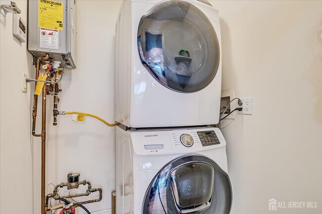 Building Photo - 9 Regent Ct