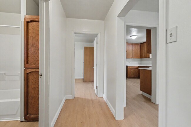 Building Photo - 0251