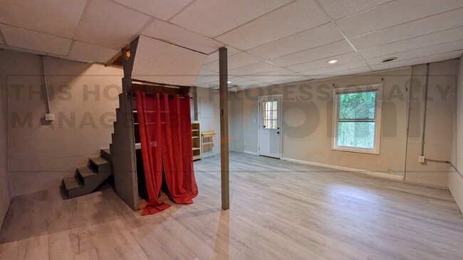 Building Photo - 452 Harper Rd