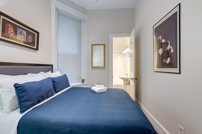 Building Photo - 219 W Eugenie St