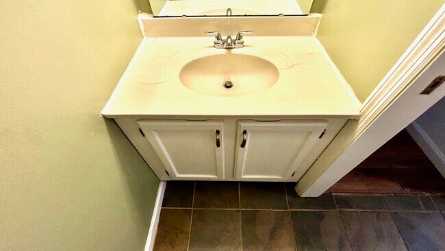 Building Photo - 348 N Newstead Ave