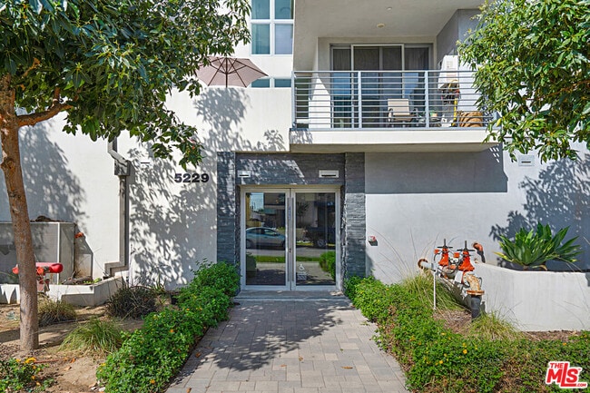 Building Photo - 5229 Willowcrest Ave