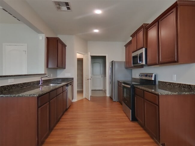Building Photo - 216 Elm Patch Dr