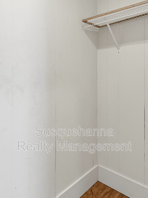 Building Photo - 171 E Derry Rd