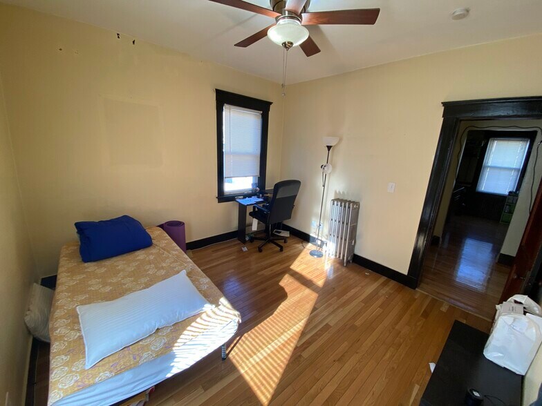 Building Photo - 221 Holland St