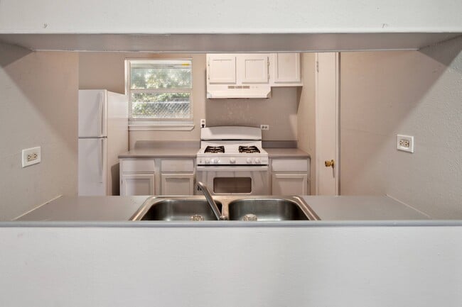 Building Photo - Summit at Orton Hill & Plaza Drive