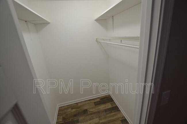 Building Photo - 5157 Cumberland Cove Dr