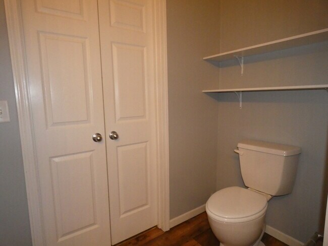 Building Photo - Beautiful Condo in Gladstone, MO