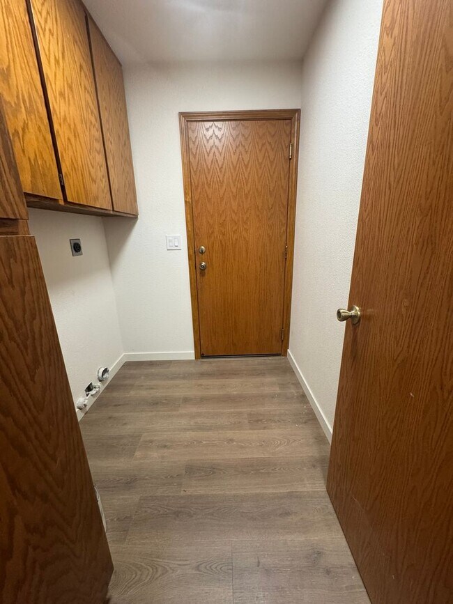Building Photo - 2409 Candlewood Dr