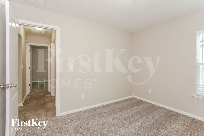 Building Photo - 12556 Itani Wy