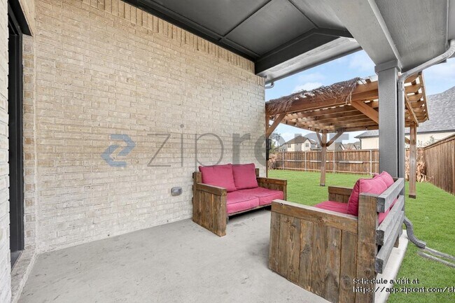 Building Photo - 2900 Blf Crk Dr