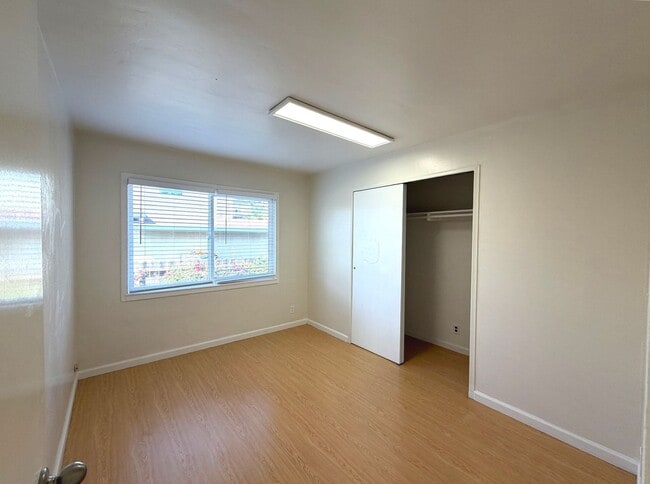 Building Photo - 120-122 Madrone Ave.