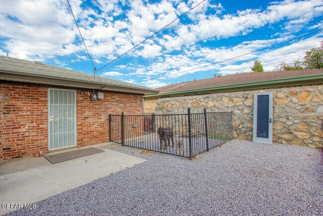 Building Photo - 9104 W H Burges Dr
