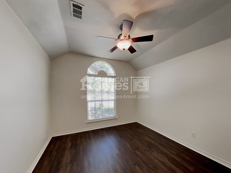 Building Photo - 521 Covey Trl