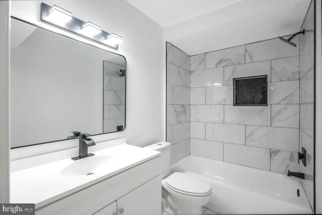 Building Photo - 6304 Juanita Ct