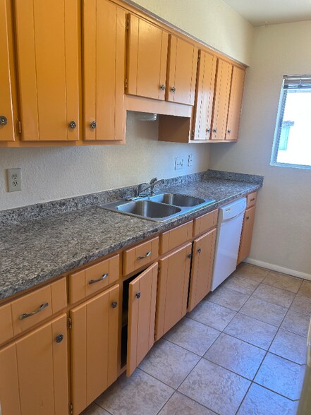 Building Photo - 3530 N Tucson Blvd