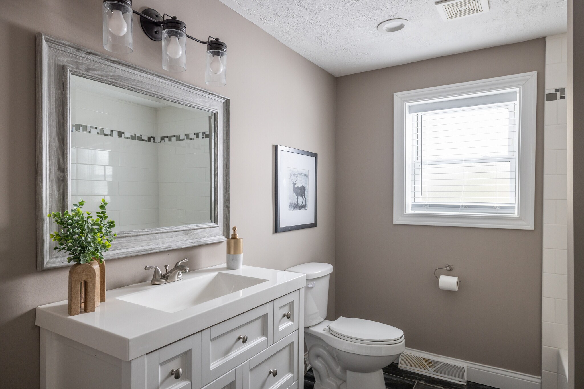 Building Photo - 4226 Broadview Rd