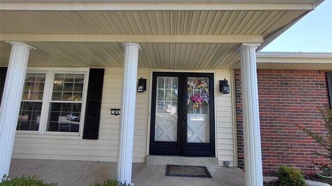 Building Photo - 874 Hollyridge Dr
