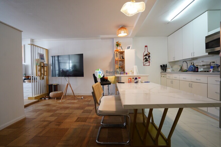 Building Photo - 6 Whittier Pl