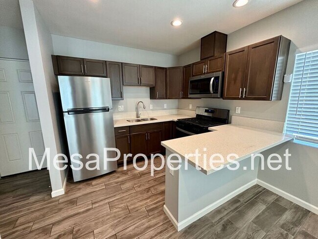 Building Photo - 3662 Chateau Ct