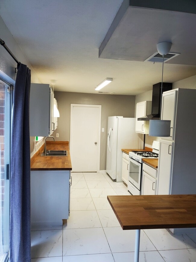 Building Photo - 3626 Nutwood Ln