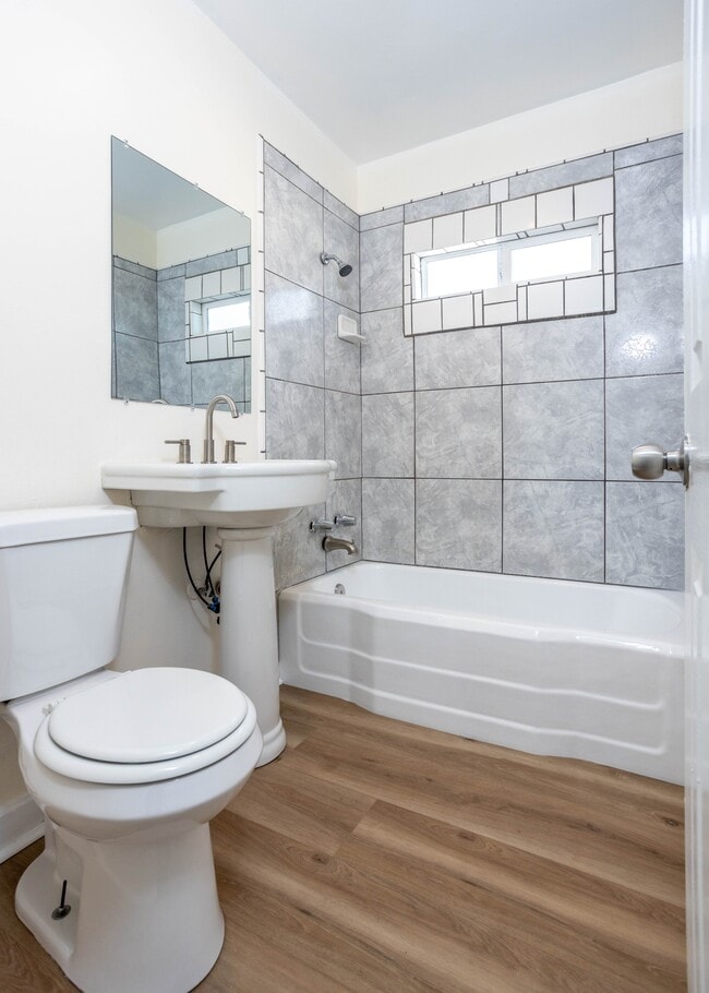 Building Photo - 312 S Myrtle St