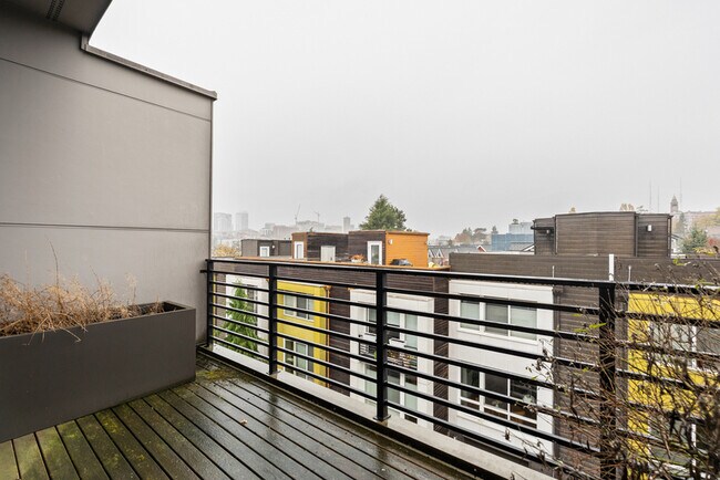 Building Photo - 1624 E Yesler Wy