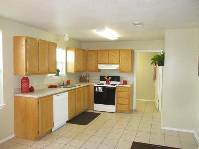 Building Photo - 3/2/2 Old Granbury Estates! Very nice home...