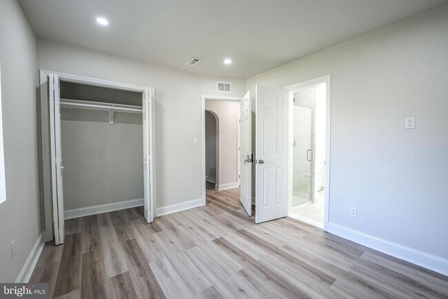 Building Photo - 8665 Center Rd