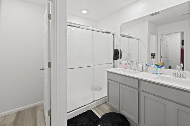 Building Photo - New 2 Story Home built in 2025